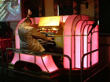 Chris Powell at the WurliTzer 3/23