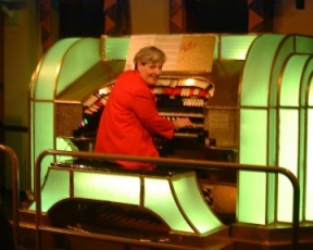 Jean Martyn at the Singing Hills WurliTzer