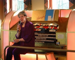 Jean Martyn at the Singing Hills WurliTzer