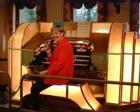 Jean Martyn at the Singing Hills WurliTzer