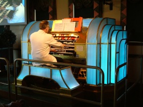 Len Rawle at the 3/23 WurliTzer