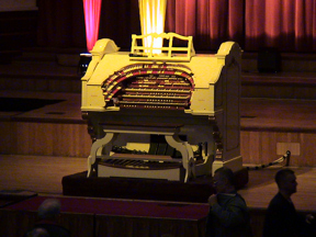 Worthing WurliTzer centre stage